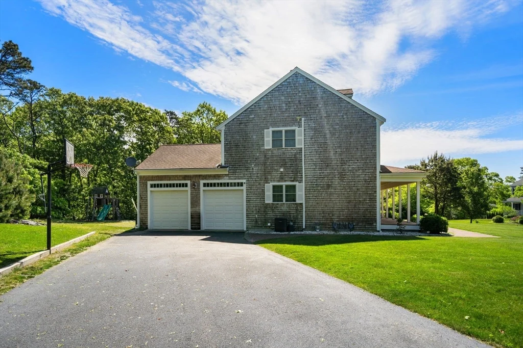 4 bed, 4+ bath apartment for rent at 111 Sisters Cir, Yarmouth Port — photo 4 of 38