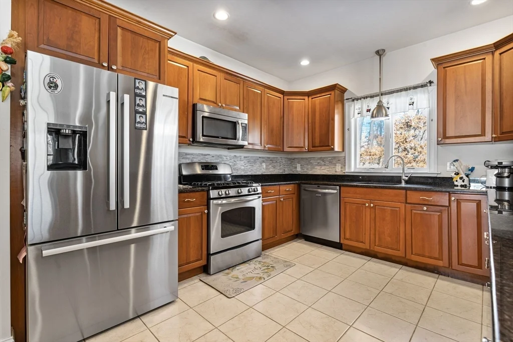 4 bed, 4+ bath apartment for rent at 111 Sisters Cir, Yarmouth Port — photo 15 of 38