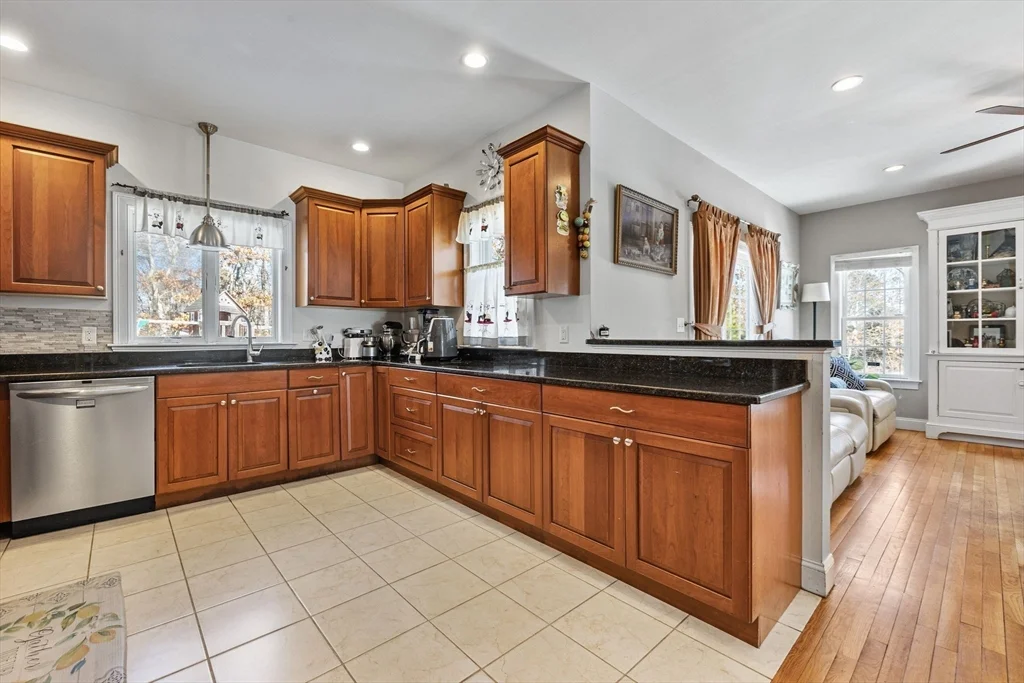 4 bed, 4+ bath apartment for rent at 111 Sisters Cir, Yarmouth Port — photo 14 of 38