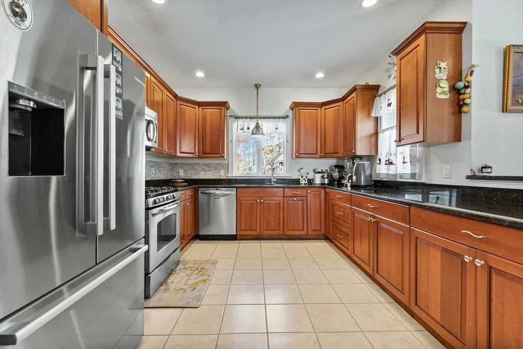 4 bed, 4+ bath apartment for rent at 111 Sisters Cir, Yarmouth Port — photo 13 of 38