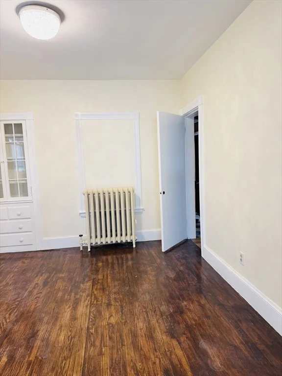 4 bed, 1 bath apartment for rent at 111 Walnut St Unit 111, Everett — photo 3 of 9