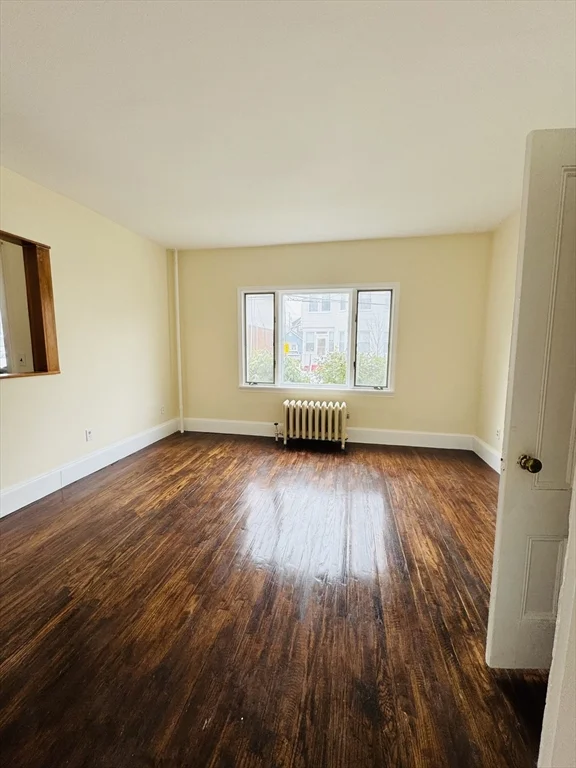4 bed, 1 bath apartment for rent at 111 Walnut St Unit 111, Everett — photo 2 of 9