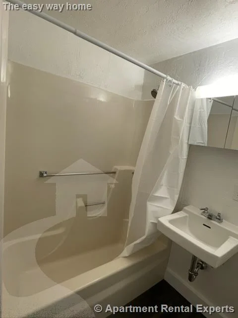 1 bed, 1 bath apartment for rent at 111 Walnut St Unit 21, Winter Hill — photo 9 of 10