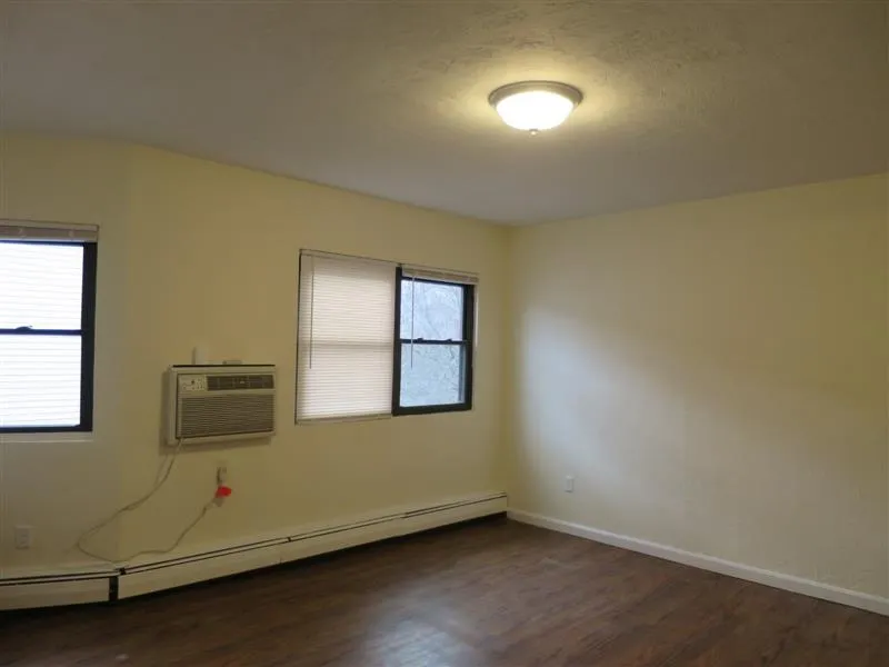 1 bed, 1 bath apartment for rent at 111 Walnut St Unit 33, Winter Hill — photo 5 of 10