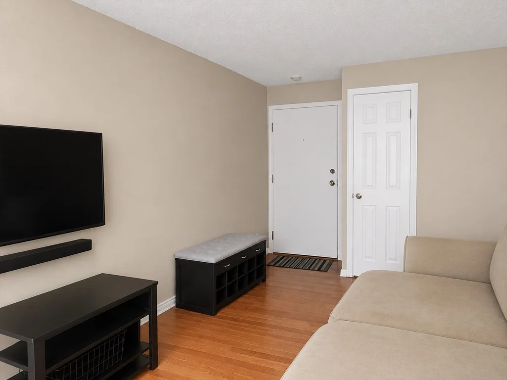 1 bed, 1 bath apartment for rent at 111 Water St Unit 7, Beverly — photo 2 of 13