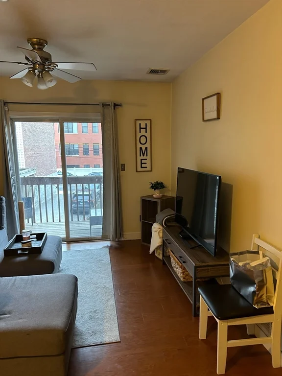 3 bed, 2 bath apartment for rent at 111 West 8th St Unit 1, South Boston — photo 3 of 21