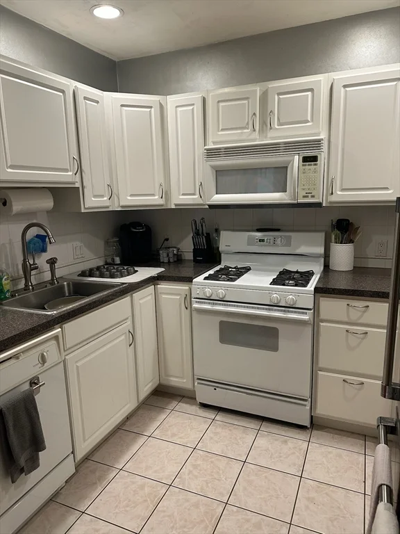 3 bed, 2 bath apartment for rent at 111 West 8th St Unit 1, South Boston