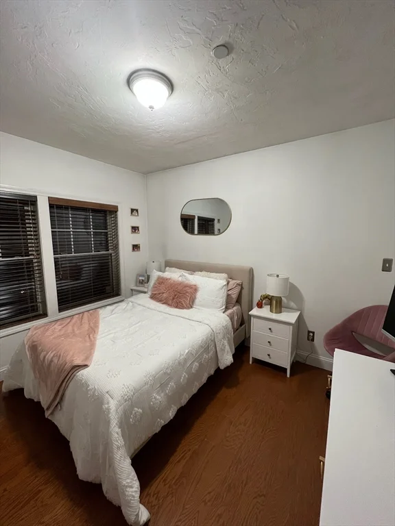 3 bed, 2 bath apartment for rent at 111 West 8th St Unit 1, South Boston — photo 6 of 21