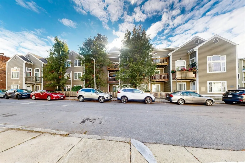 3 bed, 2 bath apartment for rent at 111 West 8th St Unit 2-J, South Boston