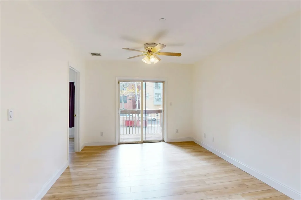 3 bed, 2 bath apartment for rent at 111 West 8th St Unit 2-J, South Boston — photo 4 of 20