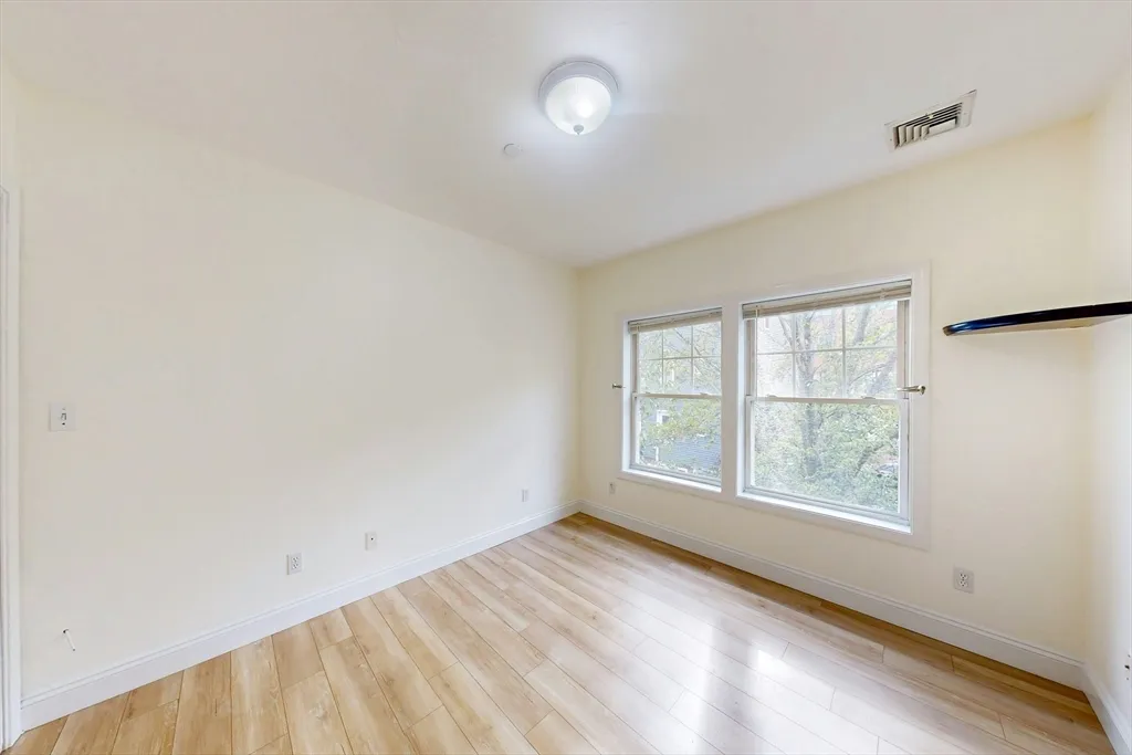 3 bed, 2 bath apartment for rent at 111 West 8th St Unit 2-J, South Boston — photo 16 of 20