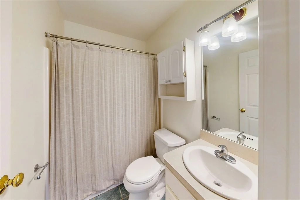 3 bed, 2 bath apartment for rent at 111 West 8th St Unit 2-J, South Boston — photo 20 of 20