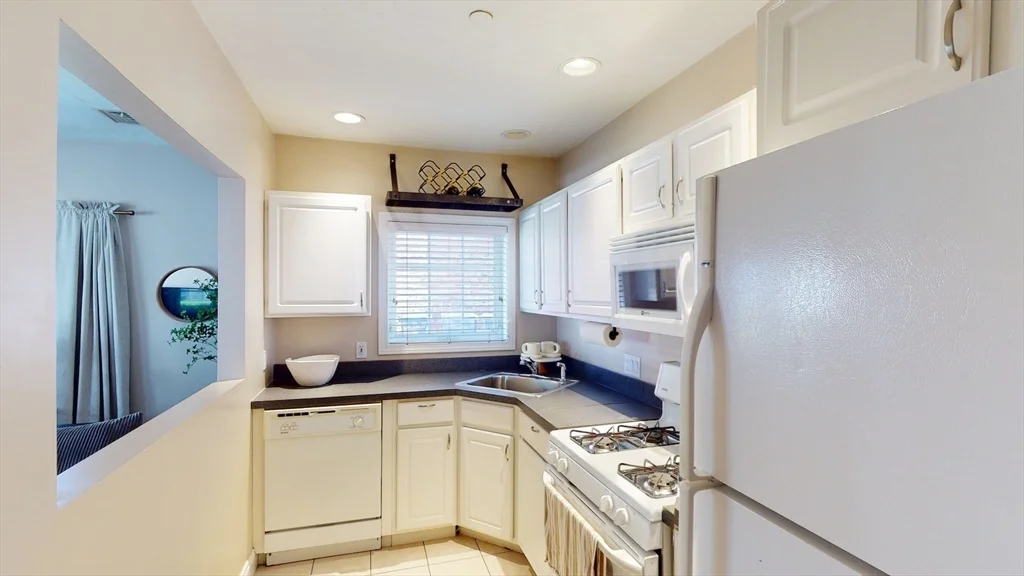 2 bed, 1 bath apartment for rent at 111 West 8th St Unit E, South Boston — photo 6 of 20