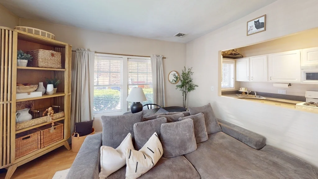 2 bed, 1 bath apartment for rent at 111 West 8th St Unit E, South Boston — photo 2 of 20