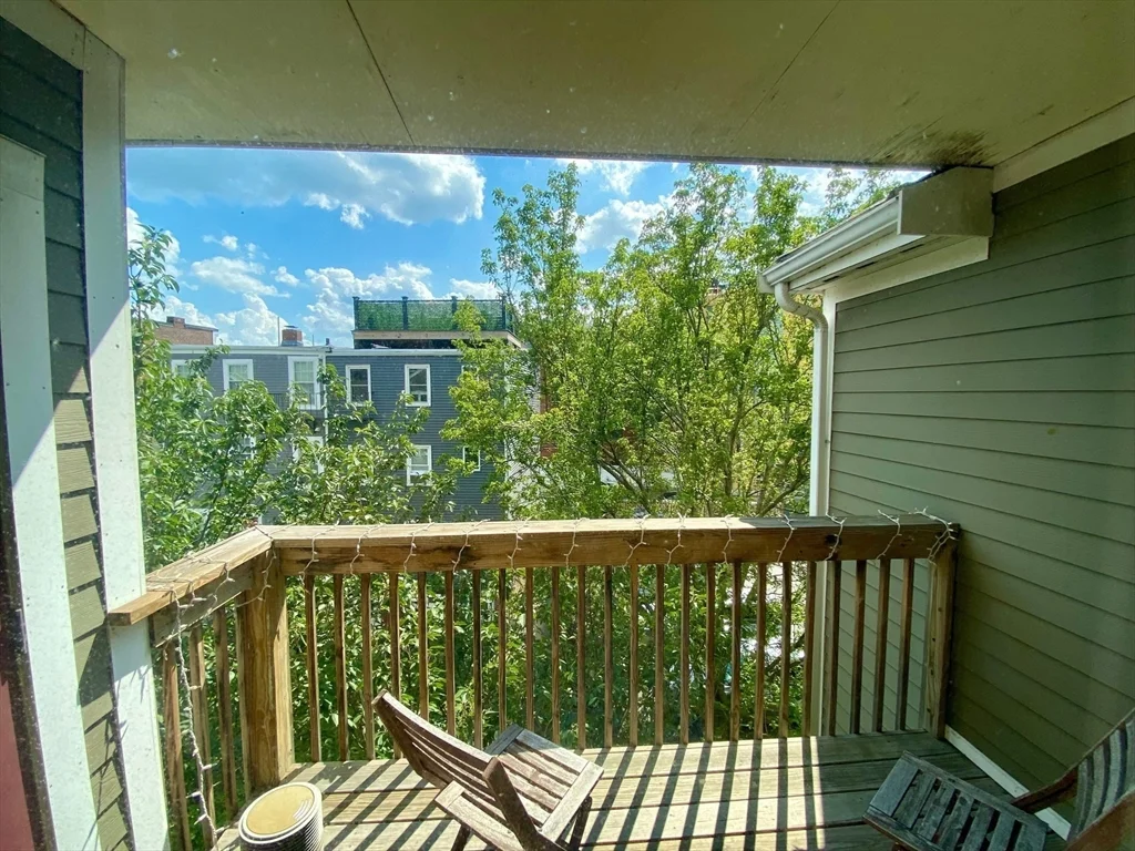 3 bed, 2 bath apartment for rent at 111 West 8th St Unit Q, South Boston — photo 2 of 7