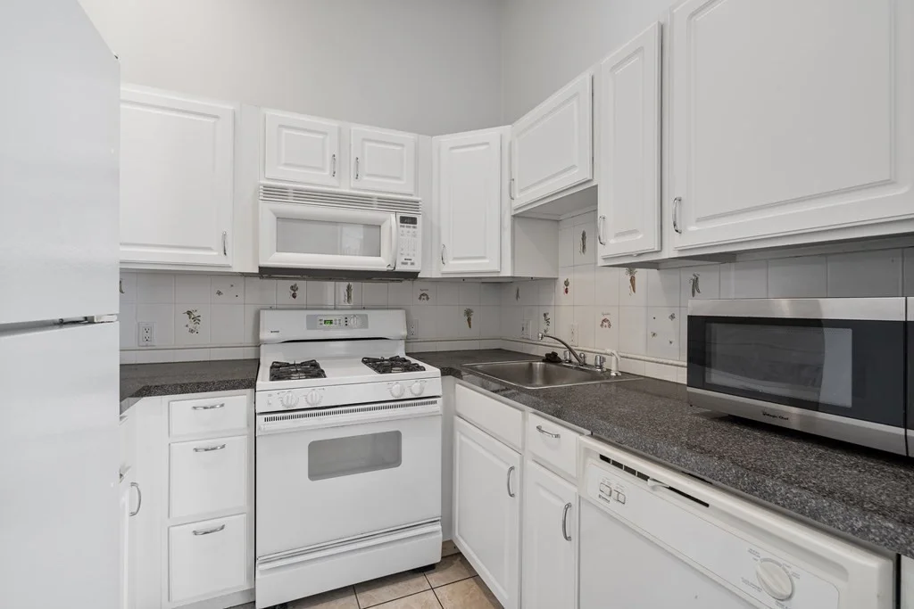 3 bed, 2 bath apartment for rent at 111 West 8th Unit O, Boston — photo 5 of 17