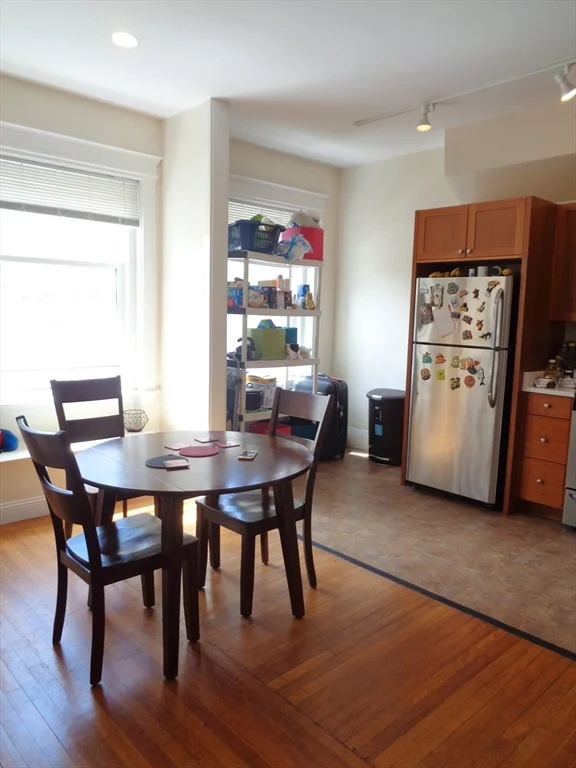 2 bed, 1 bath apartment for rent at 1110 Beacon St Unit 2D, Brookline — photo 6 of 7