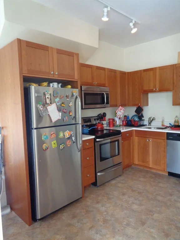 2 bed, 1 bath apartment for rent at 1110 Beacon St Unit 2D, Brookline — photo 2 of 7