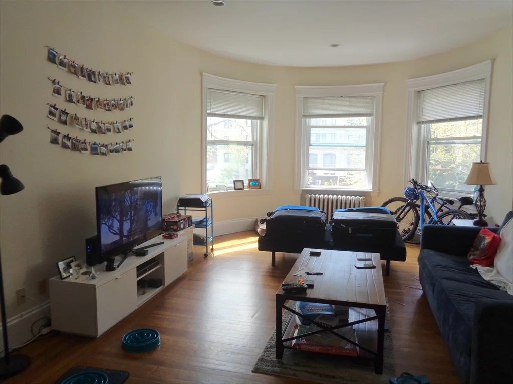 2 bed, 1 bath apartment for rent at 1110 Beacon St Unit 2D, Brookline