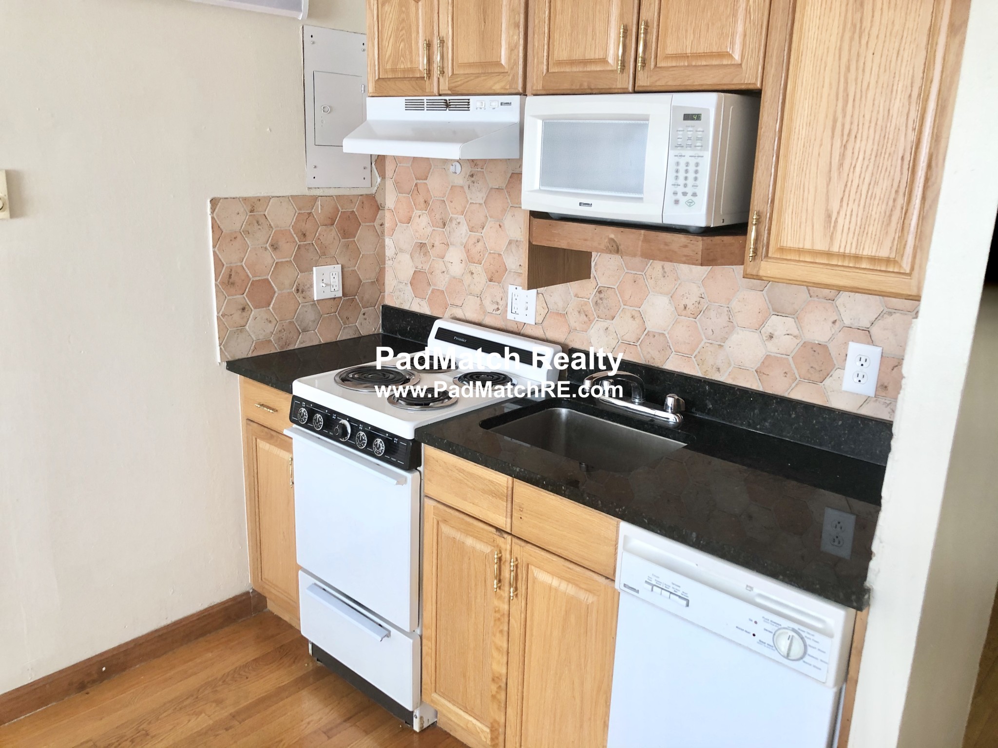 Studio bed, 1 bath apartment for rent at 1110 Commonwealth Ave Unit 217, Brighton — photo 2 of 15