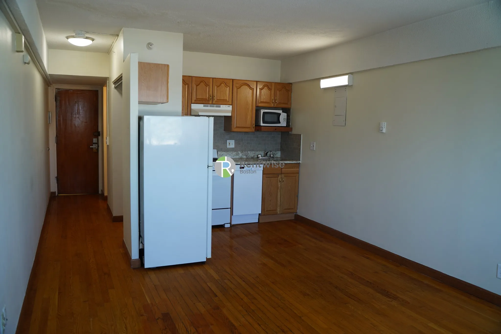 Studio bed, 1 bath apartment for rent at 1110 Commonwealth Ave Unit 218, Brighton — photo 2 of 11
