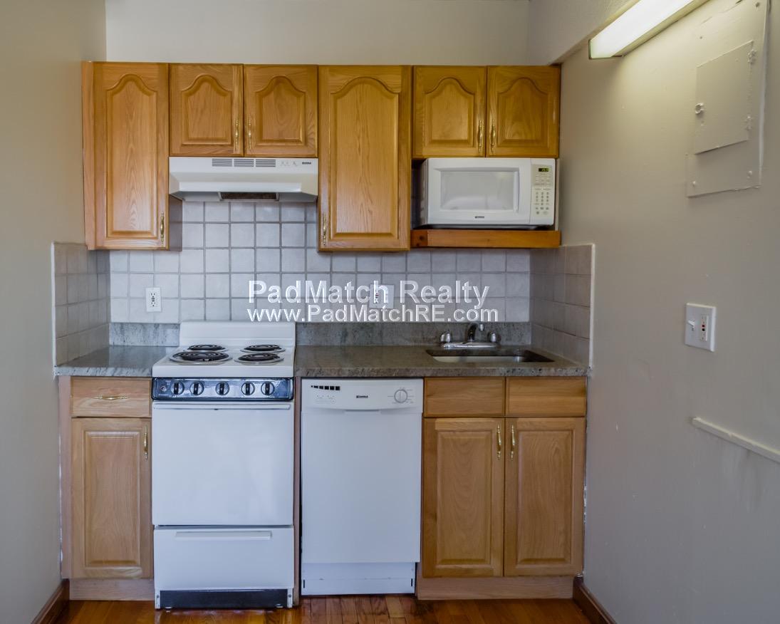 Studio bed, 1 bath apartment for rent at 1110 Commonwealth Ave Unit 304, Brighton — photo 1 of 10