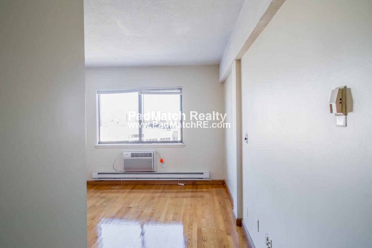 Studio bed, 1 bath apartment for rent at 1110 Commonwealth Ave Unit 312, Brighton — photo 3 of 10