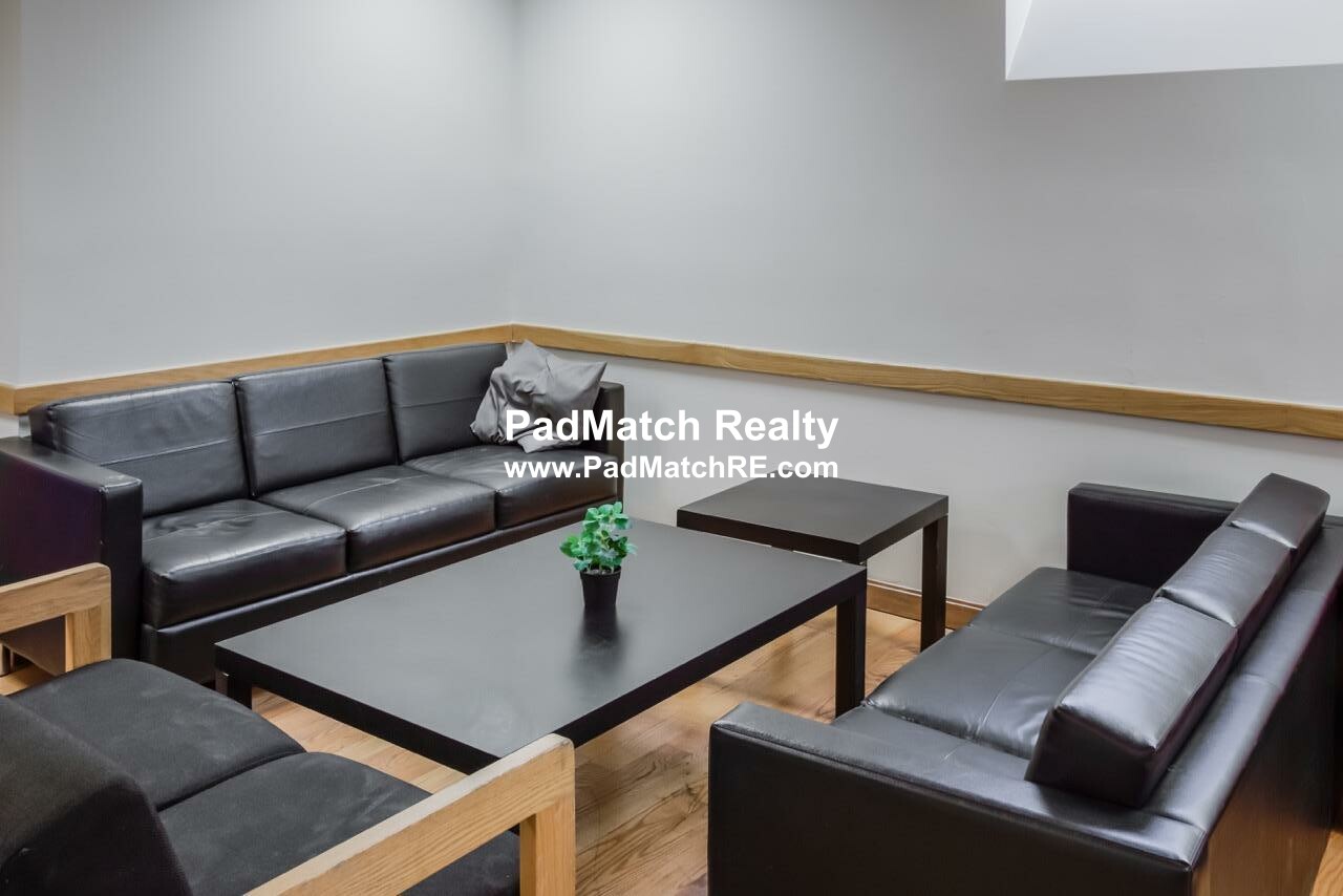 Studio bed, 1 bath apartment for rent at 1110 Commonwealth Ave Unit 312, Brighton — photo 9 of 10