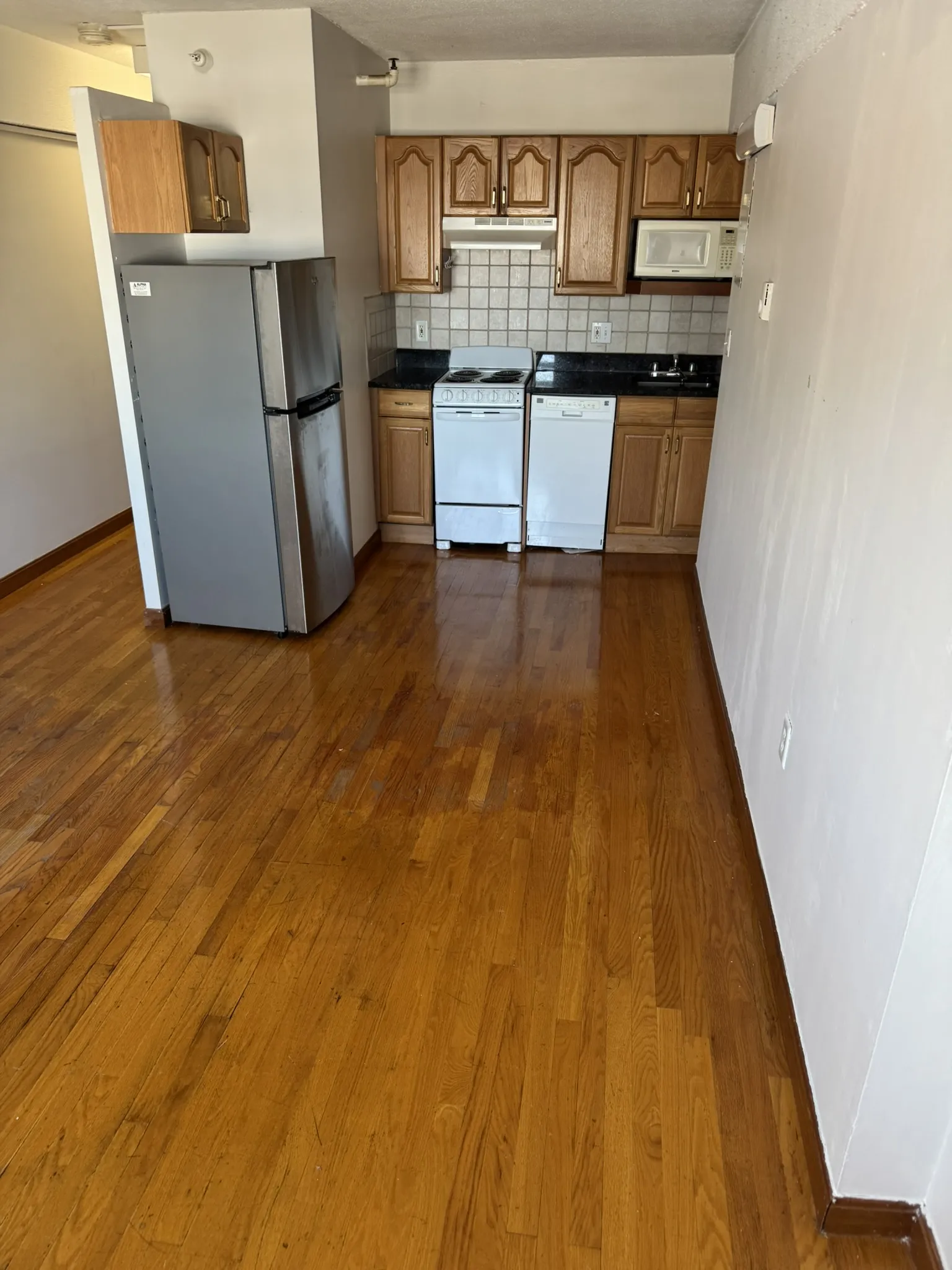 Studio bed, 1 bath apartment for rent at 1110 Commonwealth Ave Unit 502, Brighton — photo 1 of 10