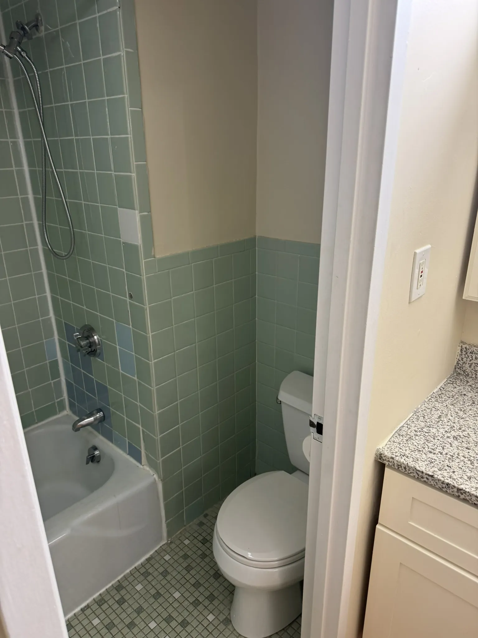 Studio bed, 1 bath apartment for rent at 1110 Commonwealth Ave Unit 502, Brighton — photo 9 of 10