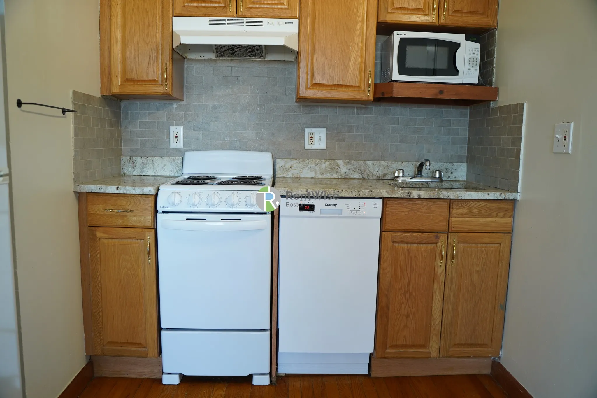 3 bed, 2 bath apartment for rent at 1110 Commonwealth Ave Unit 702, Brighton — photo 3 of 11
