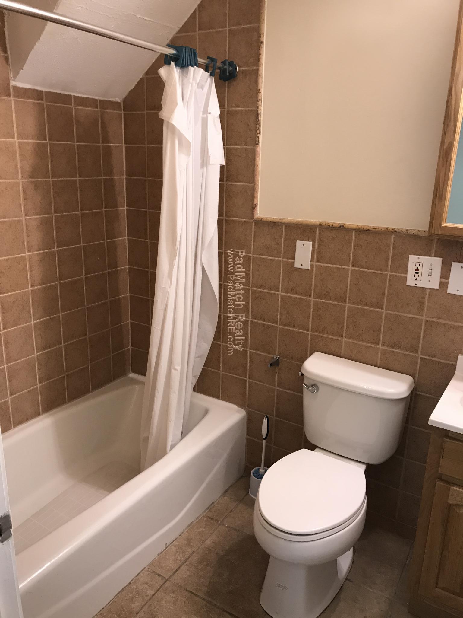 Studio bed, 1 bath apartment for rent at 1110 Commonwealth Ave Unit B1, Brighton — photo 3 of 9
