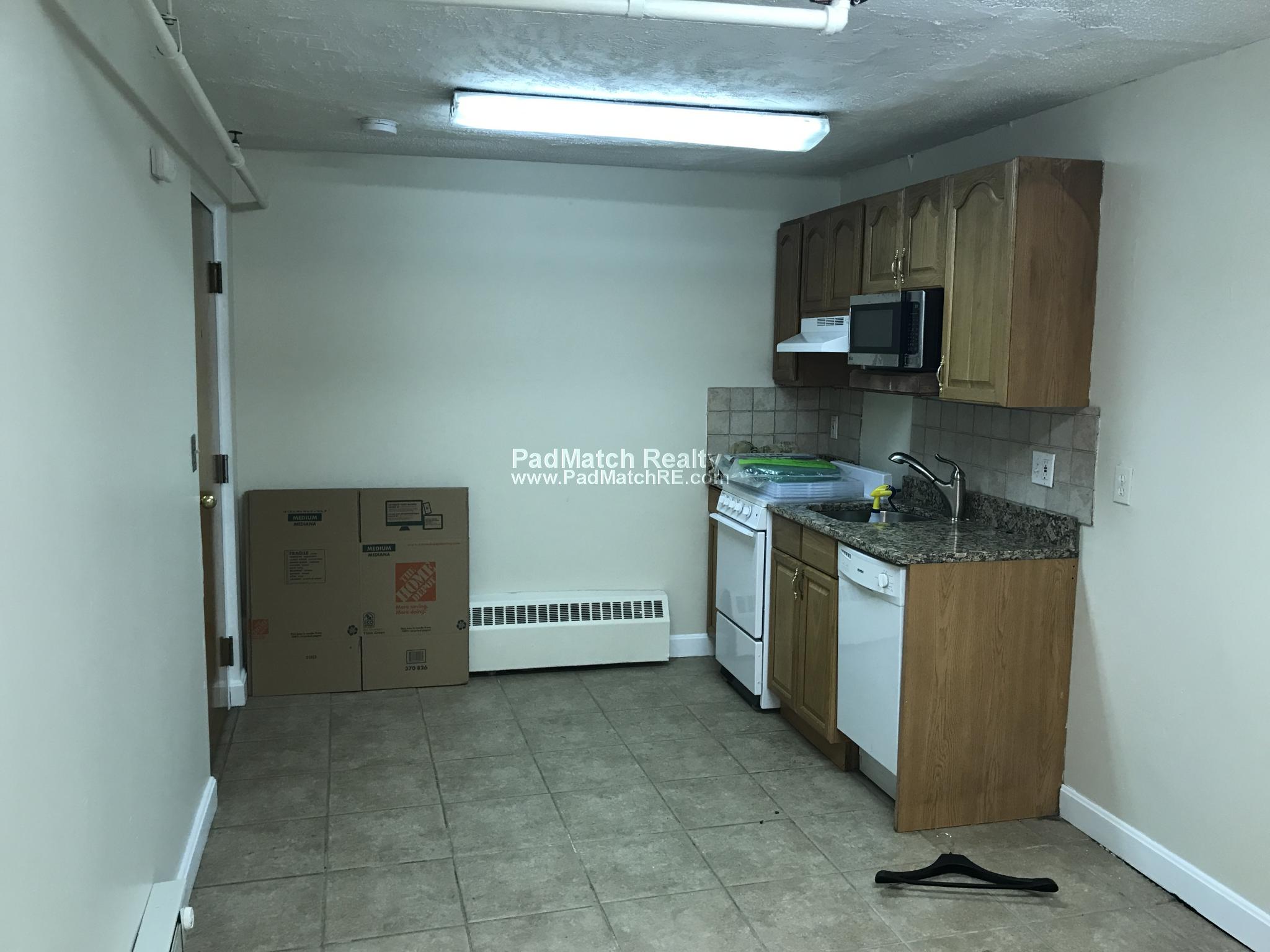 Studio bed, 1 bath apartment for rent at 1110 Commonwealth Ave Unit B1, Brighton — photo 1 of 9