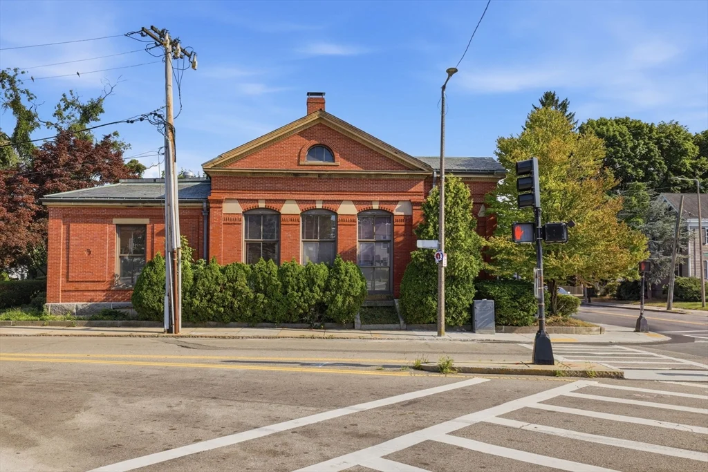 3 bed, 2 bath apartment for rent at 1110 Washington St, South End