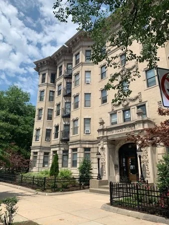 1 bed, 1 bath apartment for rent at 1111 Boylston Unit 31, Fenway — photo 1 of 10