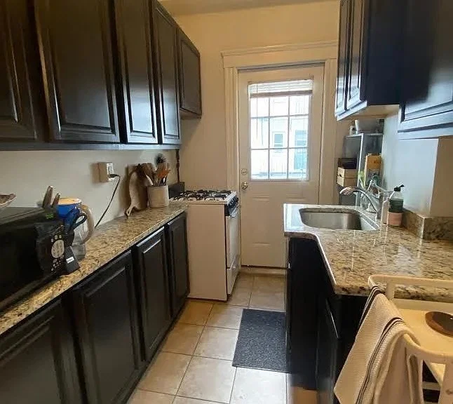 2 bed, 1 bath apartment for rent at 1111 Boylston Unit 36, Fenway — photo 4 of 10