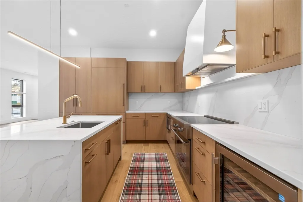2 bed, 2 bath apartment for rent at 1114 Beacon Unit 101, Newton Highlands — photo 7 of 29