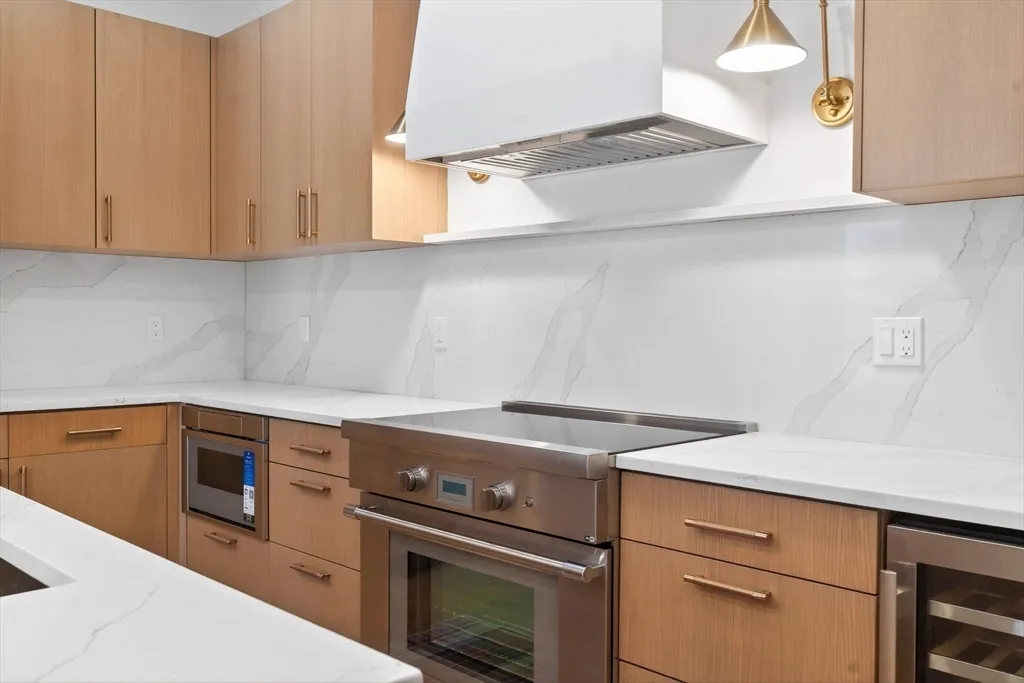 2 bed, 2 bath apartment for rent at 1114 Beacon Unit 101, Newton Highlands — photo 6 of 29