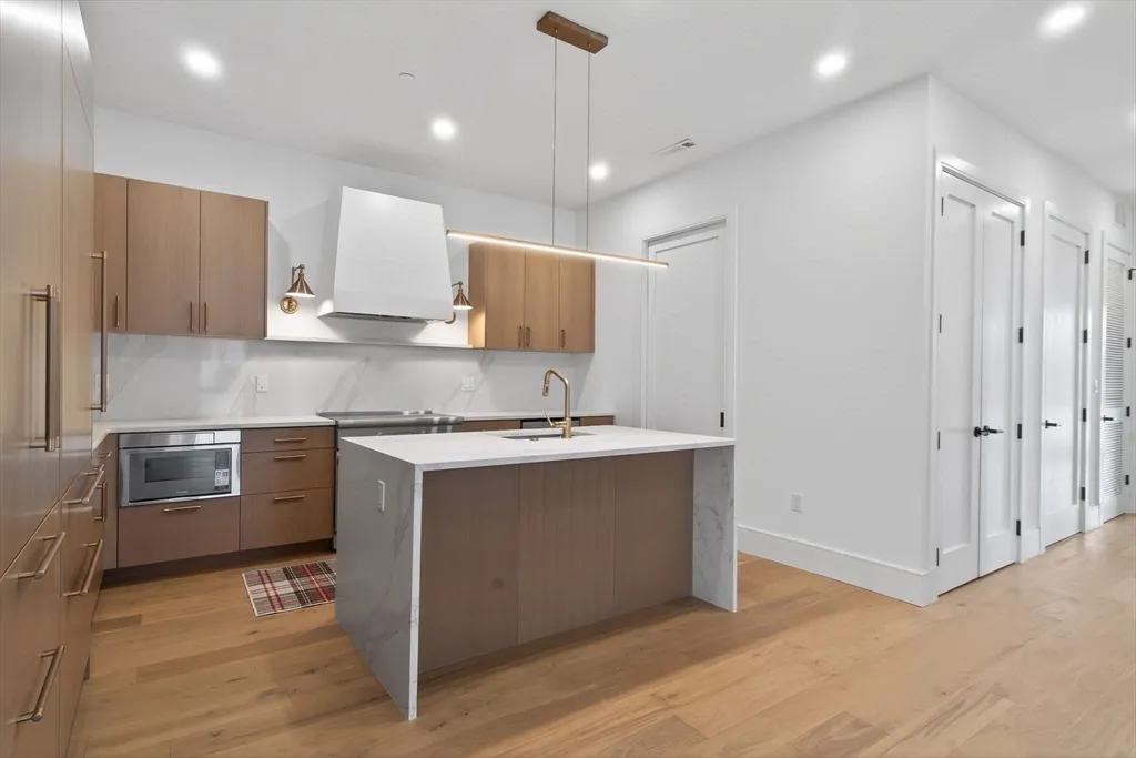 2 bed, 2 bath apartment for rent at 1114 Beacon Unit 101, Newton Highlands — photo 9 of 29