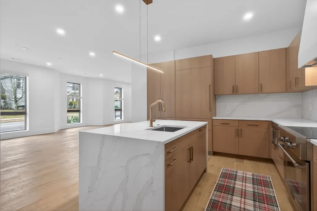 2 bed, 2 bath apartment for rent at 1114 Beacon Unit 101, Newton Highlands — photo 5 of 29