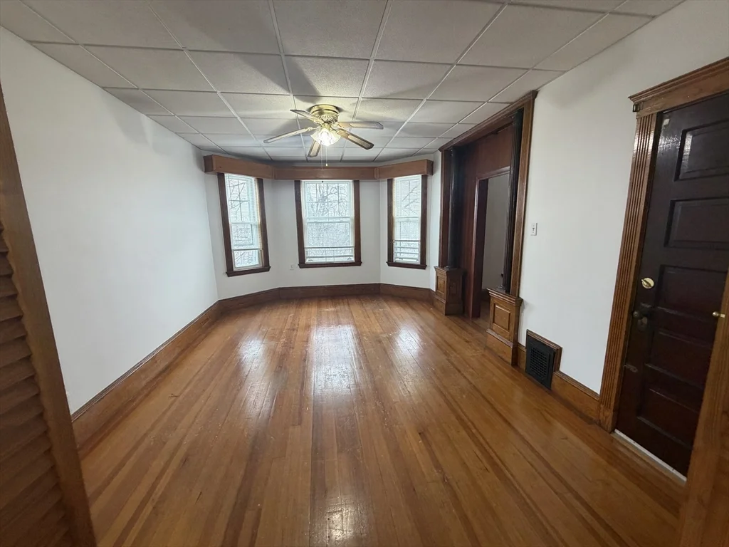 3 bed, 1 bath apartment for rent at 1114 Bennington St Unit 3, East Boston — photo 2 of 26
