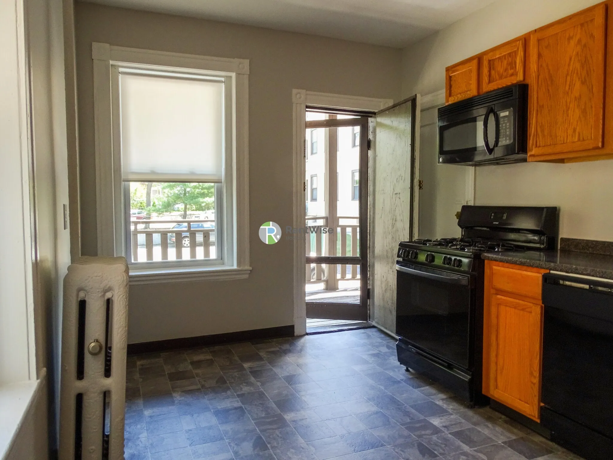 2 bed, 1 bath apartment for rent at 1116 Commonwealth Ave Unit 2, Allston — photo 3 of 10