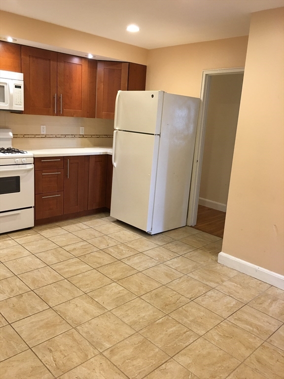 3 bed, 1 bath apartment for rent at 1117 Chestnut St Unit 2, Newton Upper Falls — photo 6 of 16