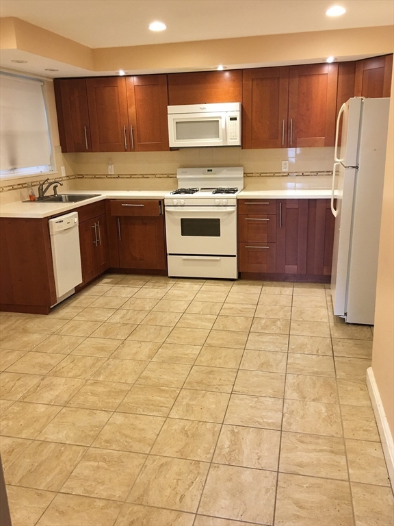 3 bed, 1 bath apartment for rent at 1117 Chestnut St Unit 2, Newton Upper Falls — photo 4 of 16