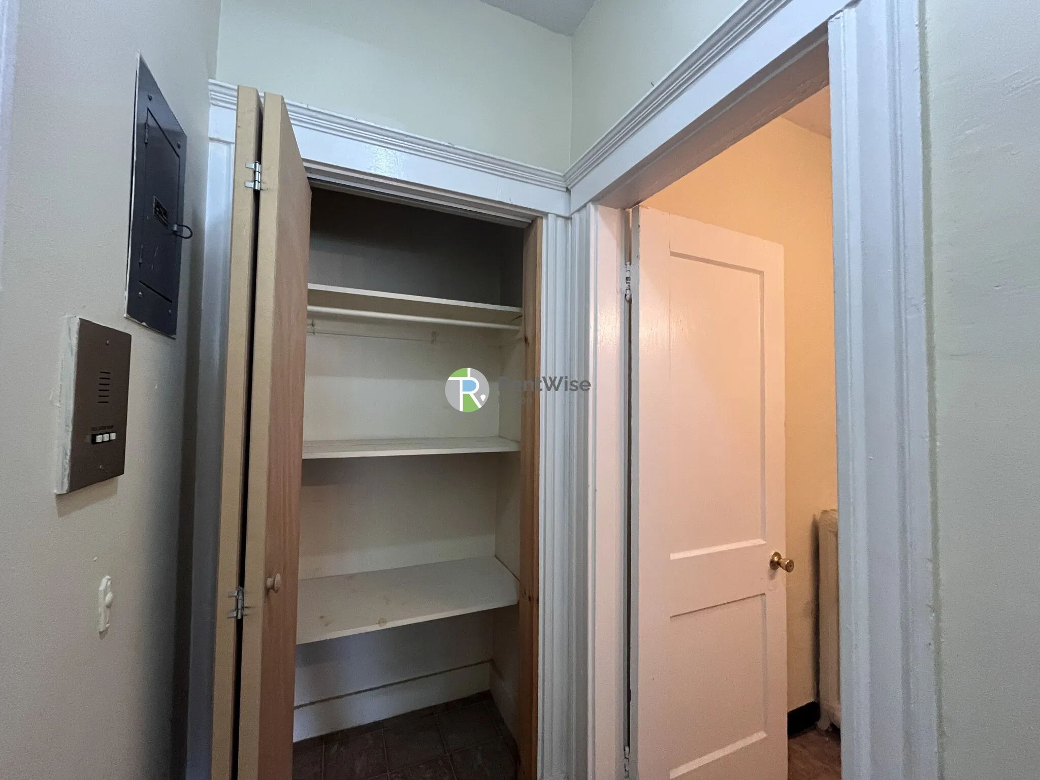 Studio bed, 1 bath apartment for rent at 1118 Commonwealth Ave Unit 1, Allston — photo 9 of 12