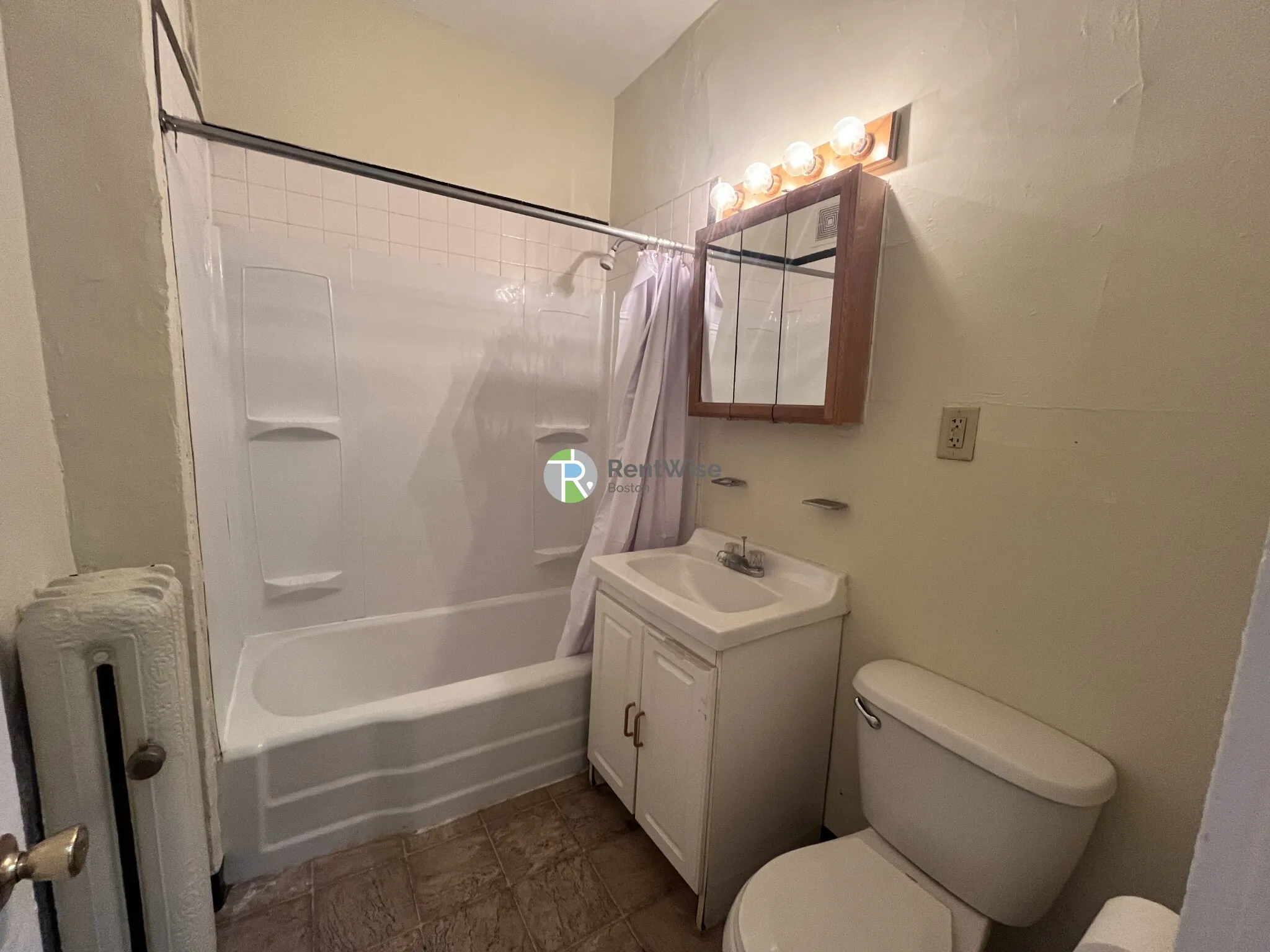 Studio bed, 1 bath apartment for rent at 1118 Commonwealth Ave Unit 1, Allston — photo 8 of 12