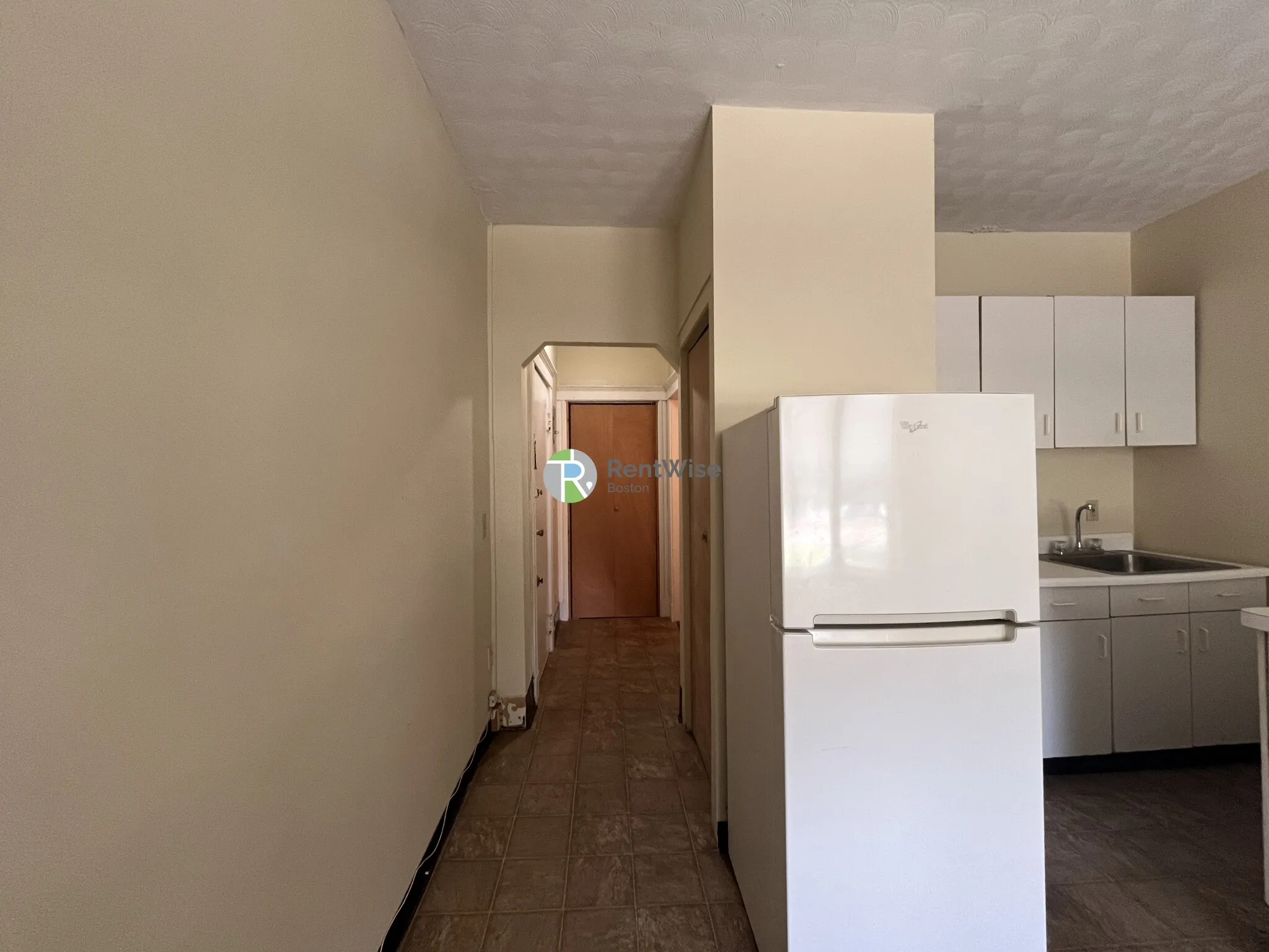 Studio bed, 1 bath apartment for rent at 1118 Commonwealth Ave Unit 1, Allston — photo 7 of 12