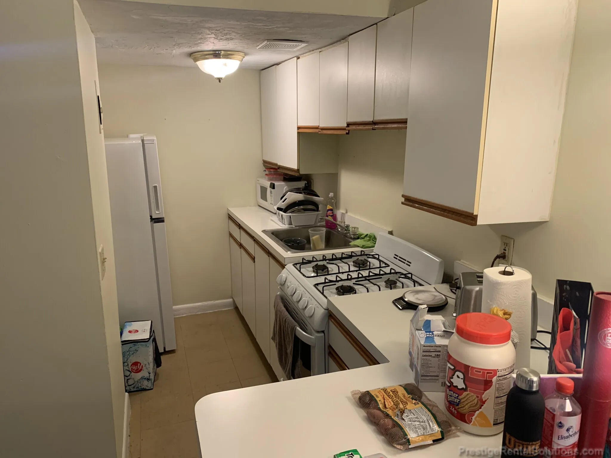 Studio bed, 1 bath apartment for rent at 1118 Commonwealth Ave Unit A, Allston — photo 3 of 10