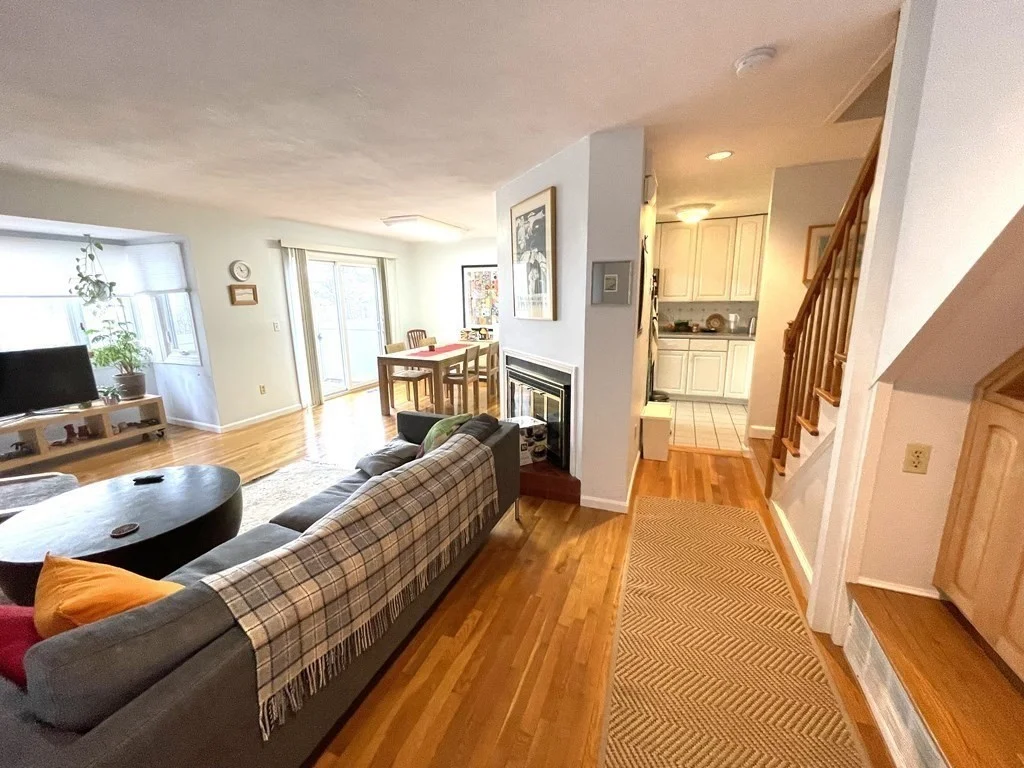 4 bed, 2 bath apartment for rent at 111A Centre St Unit 111A, Coolidge Corner — photo 2 of 11