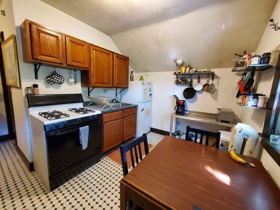 1 bed, 1 bath apartment for rent at 112 Allston St Unit 4, Allston — photo 1 of 9